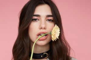 Dua Lipa se disfraza de Harry Potter