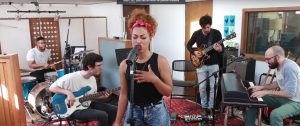 Video: Fanáticos de Radiohead, este cover es para ustedes "Creep"