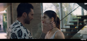 Video: En "Wait" de Maroon5, Adam Levine queda como el peor novio del mundo