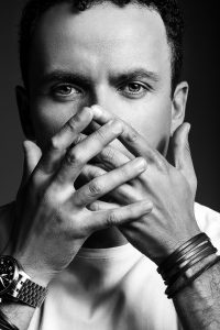 Fonseca en la 1era edición de LAS LATIN GRAMMY® Acoustic Sessions en Bogotá